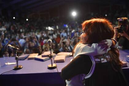 Fernández de Kirchner presentó su libro en El Calafate, que definió como su "lugar en el mundo"