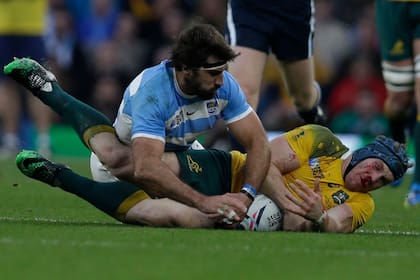 Fernández Lobbe, en acción contra Australia, en la semifinal que los Pumas perdieron en 2015; luego no podrían contra Sudáfrica, en el encuentro por el tercer puesto