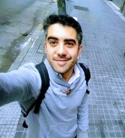 Fernando abandonó el auto y los medios de transporte.