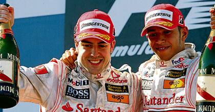 Cuatro victorias cada uno festejaron Fernando Alonso y Lewis Hamilton en 2007, donde ambos terminaron con 109 puntos; Kimi Raikkonen se consagró campeón por apenas una unidad de diferencia, luego de ganar la última carrera del calendario, en Brasil