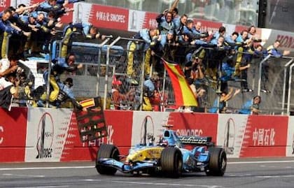 Fernando Alonso, campeón del mundo con Renault en 2005 y 2006; el español tuvo tres ciclos con la automotriz francesa: dos con el Rombo y uno con Alpine.