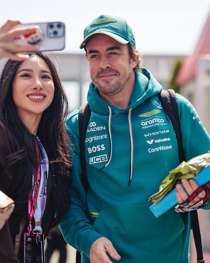 Fernando Alonso llegó justo para la carrera. A 24 horas de ser padre junto a la periodista Melissa Jiménez, el piloto posteó en sus redes: "El padre ha llegado a Suzuka"