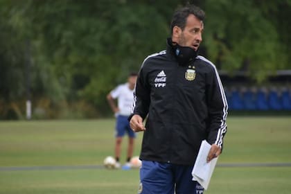 Fernando Batista, el DT del seleccionado Sub 20, liberó a los juveniles tras la postergación de Sudamericano de la categoría que se iba a disputar en febrero de 2021