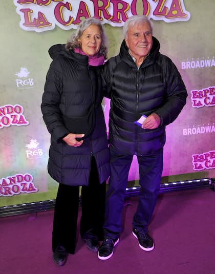 Fernando Bravo y su esposa, Andrea Montaldo, pasaron un buen momento en el teatro