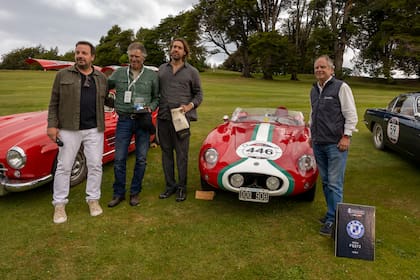 Fernando Briones (Presidente del CAS) Tomás Hinrichsen, Diego Hinrichsen, y Daniel Claramunt (director ejecutivo de 1000 Millas Sport).