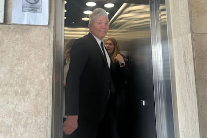 Fernando Burlando acompaña a Sofía Pacchi a los tribunales de Comodoro Py