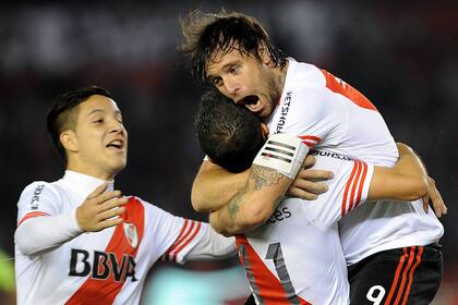 Fernando Cavenaghi volvió a gritar en el torneo local