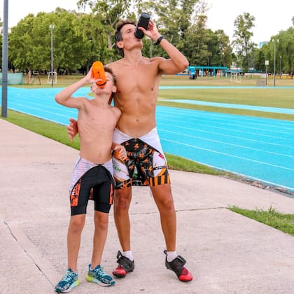 Fernando Champomier comparte entrenamientos y carreras con Valentino, su hijo del medio