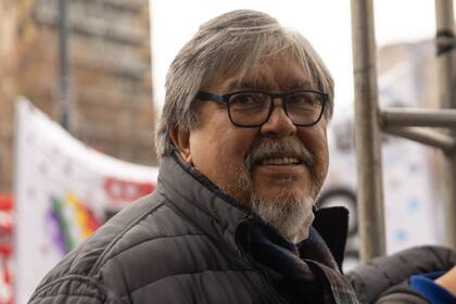 Fernando "Chino" Navarro, referente del Movimiento Evita y funcionario nacional, ayer, en la protesta