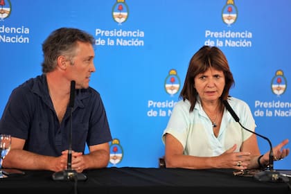 ARCHIVO.- Fernando de Andreis y Patricia Bullrich cuando ambos eran funcionarios macristas