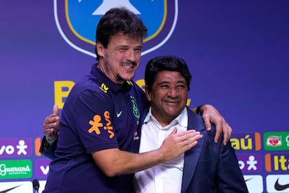 Fernando Diniz, entrenador de la selección brasileño, y Ednaldo Rodrigues, presidente de la Confederación Brasileña de Fútbol (CBF)