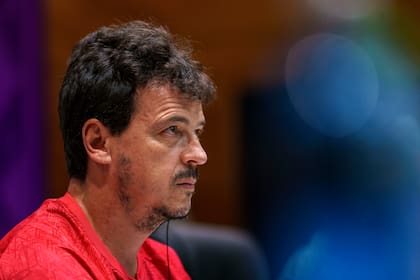 Fernando Diniz seguirá como entrenador de Fluminense, pero ya no estará al mando del seleccionado; punto final al doble comando.
