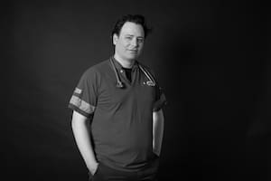 Tiene esclerosis múltiple y asiste a las personas en el servicio de emergencias de Tigre