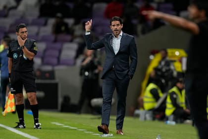 Fernando Gago busca romper la igualdad con sus cambios