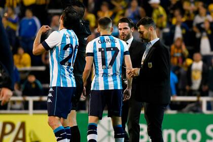Fernando Gago empezó con una derrota contra Rosario Central en Racing; mucho trabajo por hacer para el ex mediocampista.