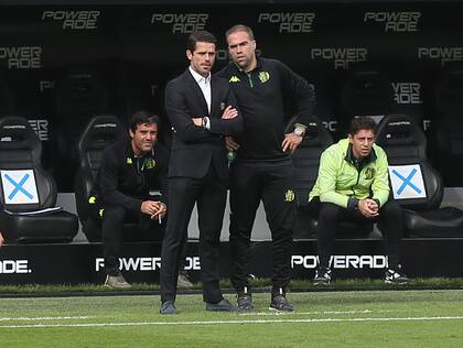 Fernando Gago (en la foto junto a Federico Insua) le cambió el chip a Aldosivi, que ahora busca ser protagonista en cada partido
