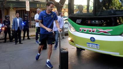 Fernando Gago llega al hotel en San Juan, una provincia que cobija a Boca con cariño