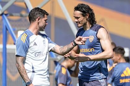 Fernando Gago, nuevo DT de Boca, junto a Edinson Cavani, uno de los máximos referentes