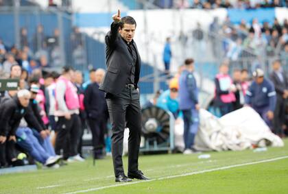 Fernando Gago parece indicar el rumbo; el DT hablará este viernes, con la idea de dar respuestas