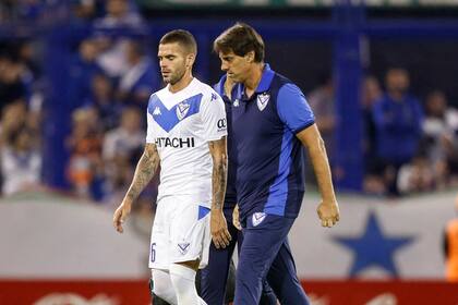 Fernando gago salió reemplazado en el segundo tiempo, tras los dolores en la rodilla derecha