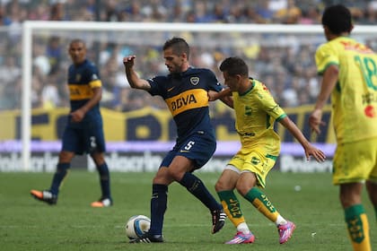 Fernando Gago se lesionó ante Defensa