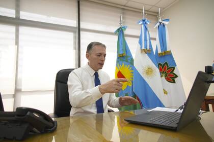 La interna entre Máximo Kirchner y Kicillof no afecta a la gestión bonaerense, pero se encienden alarmas en los municipios del PJ 9 Fernando Gray, intendente de Esteban Echeverría
