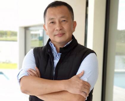 Fernando Hung tuvo que buscar una alternativa a su negocio turístico y encontró una salida en las exportaciones