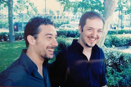 Fernando, junto a su pareja.