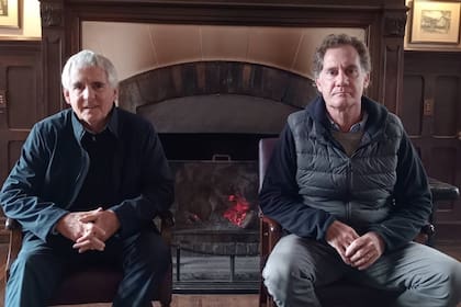 Fernando Kelly y José Santamarina, actuales presidente y vice del Hurlingham Club, que contaron la historia de la institución a LA NACION