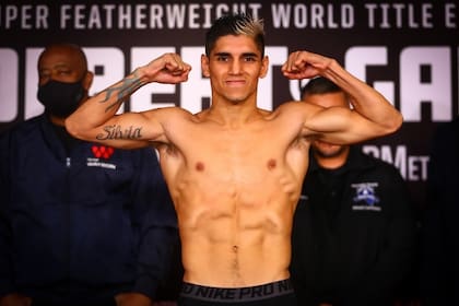 Fernando Martínez, poseedor de la corona de los supermoscas de FIB ganada en modo brillante sobre el filipino Jerwin Ancajas, el 26 de febrero en Las Vegas.