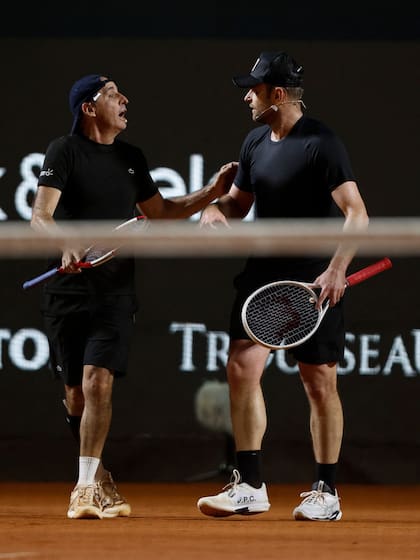 Fernando Meligeni Andy Roddick durante una exhibición en San Pablo, de la que también participaron Del Potro y Diego Schwartzman