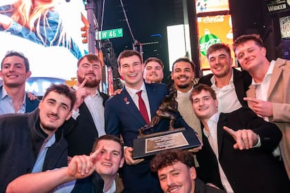 Fernando Mendoza fue galardonado como el mejor jugador colegial con el Trofeo Heisman (Instagram/@fernandomendoza)
