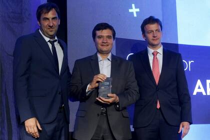 Fernando Morales, de Cepas Argentinas al recibir la distinción