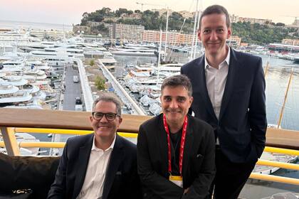 Fernando Paci, CEO de Ey Argentina, Federico Lauria, fundador de Dale Play y Alejandro Kelman, socio de EY Argentina en el Yacht Club de Mónaco