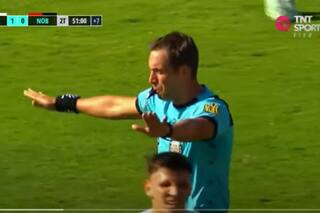 El día que el VAR intervino para avisarle al árbitro que el partido... “no había terminado”