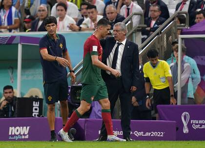 Fernando Santos sustituyó a Cristiano Ronaldo en sus últimos dos partidos de la fase de grupos, algo que despertó la ira del delantero