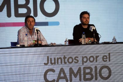 Fernando Straface y Emmanuel Ferrario, los primeros oradores de la jornada en el búnker porteño