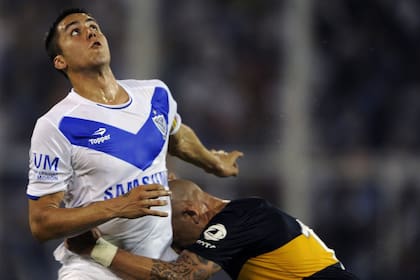 Fernando Tobio con la la camiseta de Vélez y frente a Boca; luego también tendría un ciclo en la Ribera
