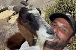 La rescató en una de las inundaciones en Tucumán y ahora la ayuda para que pueda volver a caminar