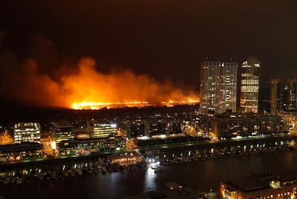 Feroz incendio en la Reserva Ecológica