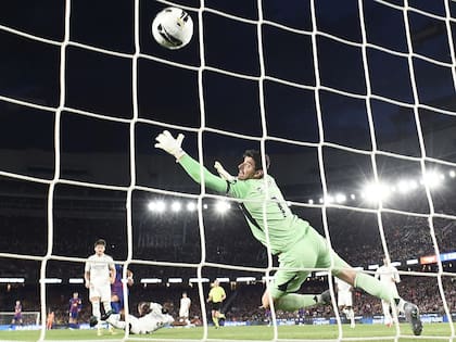 Ferran Torres deja sin posibilidades a Thibaut Courtois y sella el triunfo 2-0 de Barcelona sobre Real Madrid: un triunfo que valió un título