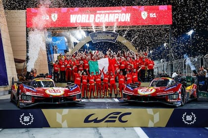 Ferrari celebra la conquista del Mundial de Resistencia en el campeonato de marcas tras las 8 Horas de Bahréin, que pusieron fin al certamen.