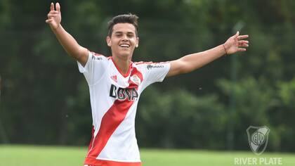 Ferreira ingresó desde el banco y jugó su primer partido en primera