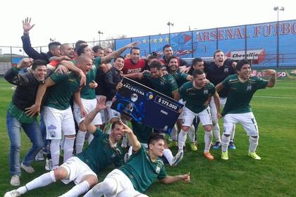 Ferro festejó con lo justo y pasó a octavos de final