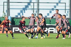 Chacarita eliminó a Tigre, definió el jugador agredido por un botellazo y volvió el capitán que vive “de milagro”