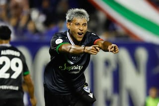 Vélez falló un penal pero cumplió en un compromiso riesgoso y ya se aboca a la definición del Apertura