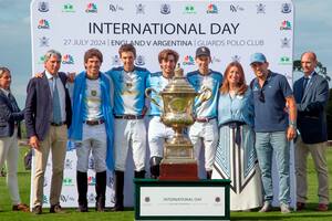 La selección de polo no sólo mantuvo el invicto de 71 años por la Copa Coronación: goleó a Inglaterra