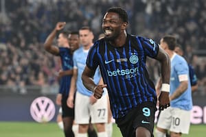 Con un gol en contra, Inter le está ganando a Lazio la final de la Copa Italia en el Olímpico de Roma