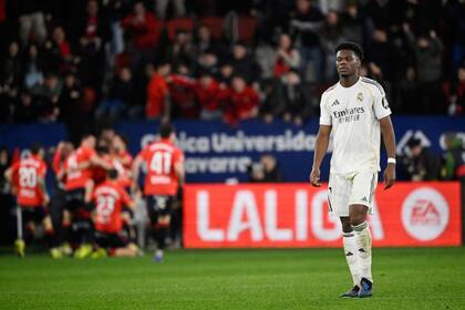 Festeja Osasuna, lo sufre Aurelien Tchouameni; el conjunto merengue cayó por 2-1 en Pamplona, por la Liga de España