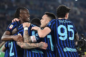 Con un gol en contra, Inter le está ganando a Lazio la final de la Copa Italia en el Olímpico de Roma